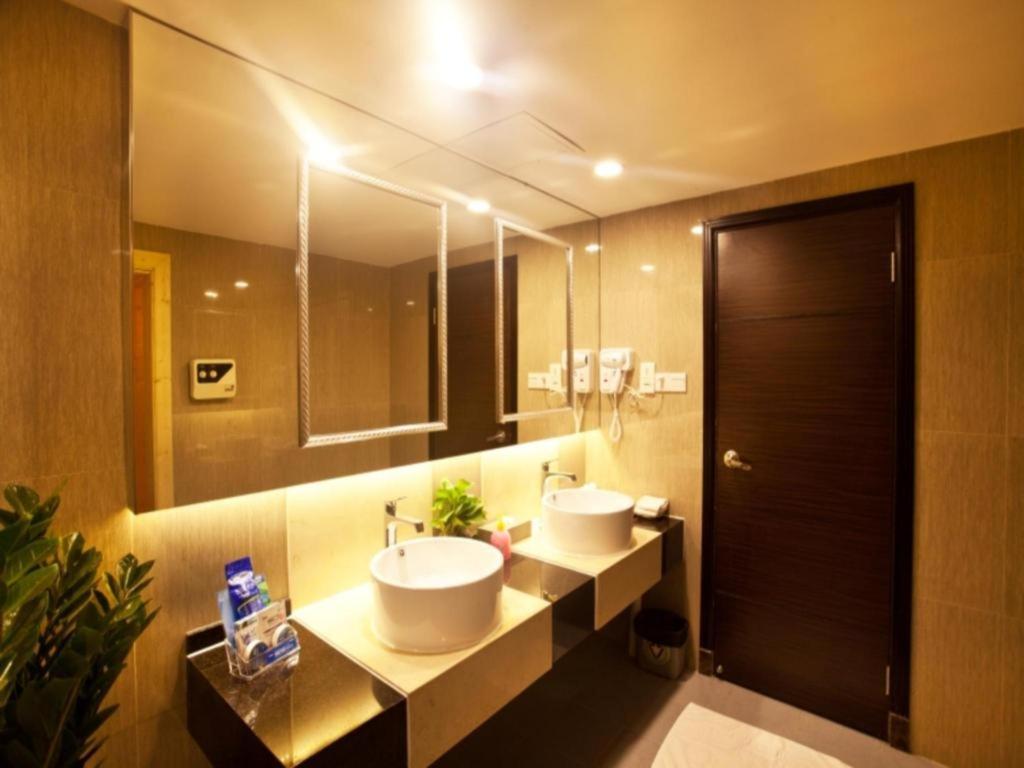 New World Hotel Guangzhou Dış mekan fotoğraf